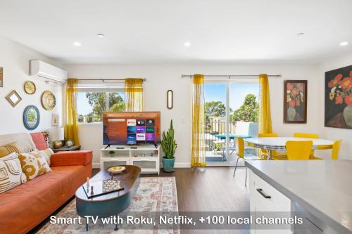 Entire Private 3-BR Home w Balcony Views 10-mins to SD Gaslamp, Downtown, Available Now