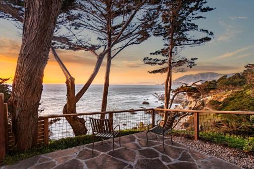 Entire Private Coastal Retreat - Spectacular Ocean Views wHot Tub