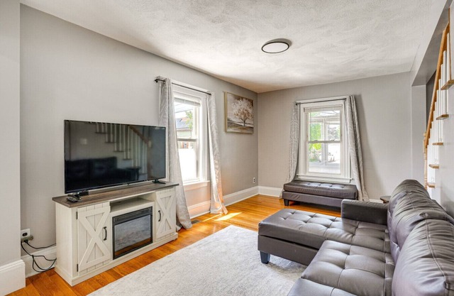 Entire Private home 3BDS 1 and half BTHS