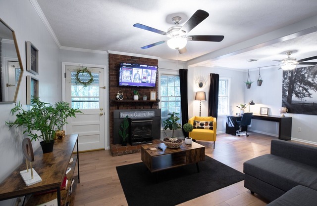 Entire Ranch Home special rate - sleeps 6