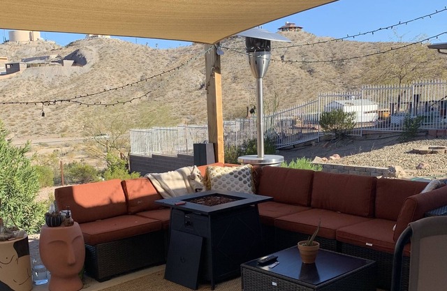 Entire Residential 4 BDR Home . Boulder City