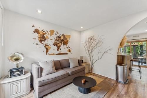 Entire rowhouse in Capitol Hill with free parking
