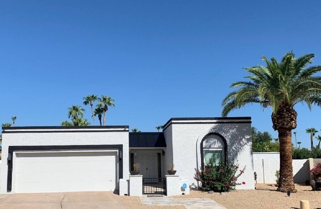 Komplettes Einfamilienhaus mit Pool. Gehen Sie in die Altstadt von Scottsdale!