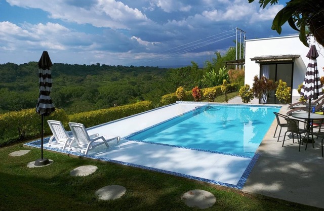 Spacious and Private Secluded Villa/Minutes to Parque Del Café / Salento