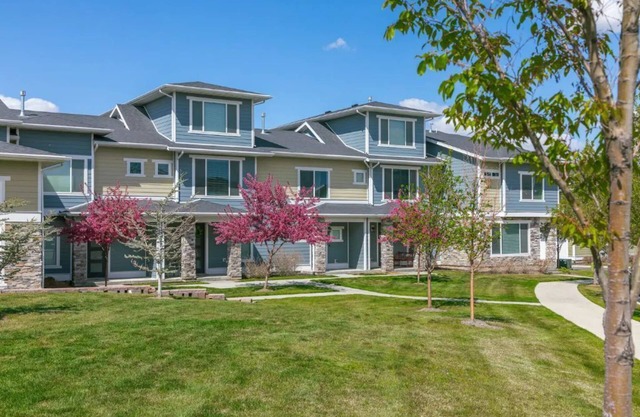 Entire Townhome “Legends Retreat” Clean + Modern