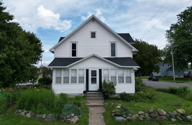 Entire Upscale Home in the heart of Winneconne