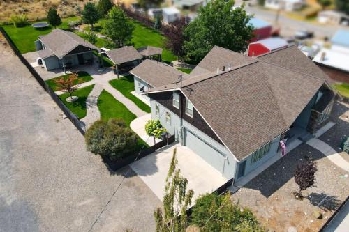 Entire Wunder Mine Estate Sleeps 20 Hot Tub Outdoor Kitchen Firepit