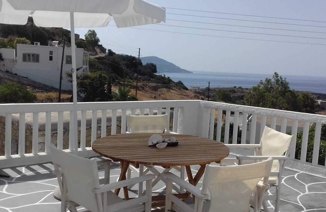 Eos Kimolos House.