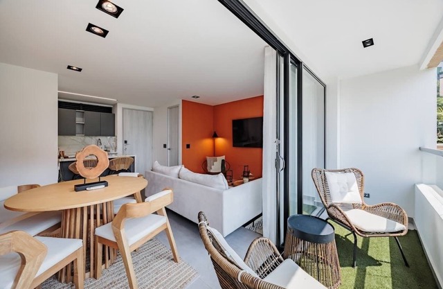 |EP| Spacious Apt W/Gym, Balcony, AC, Dryer