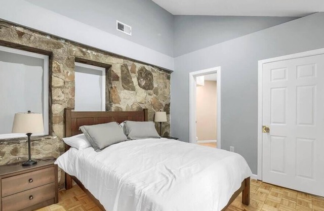 One-of-a-kind 5BR cottage
