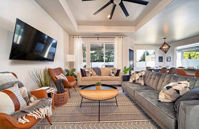 Epic Mountain Views | Fire Pit, Grill, Hot Tub & More