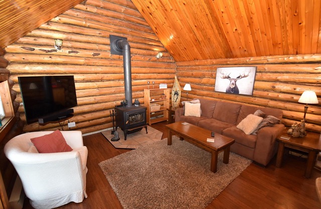 Epic Sunsets - Waterfront Cottage 4 Bedrooms, 2 Bathrooms