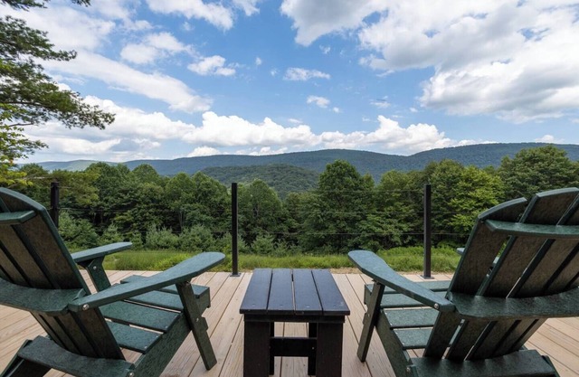 Epic View Cabin & Hiking!