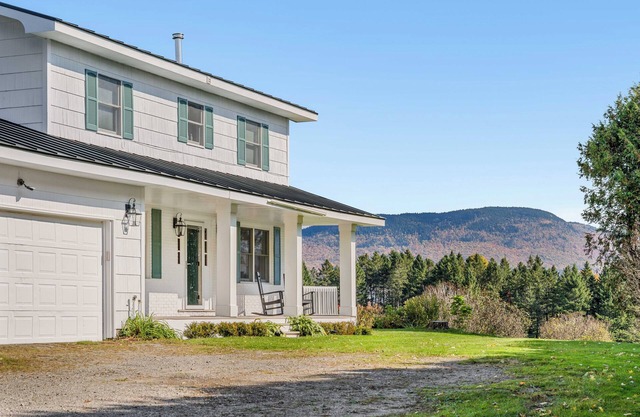 EPIC Views! Idlewild House 4 BR w Office - Ski Sled Snowshoe 10 min to Stowe
