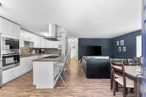 Epicurean remodel in central location.