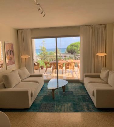 EPIS - large luxury apartment with sea view