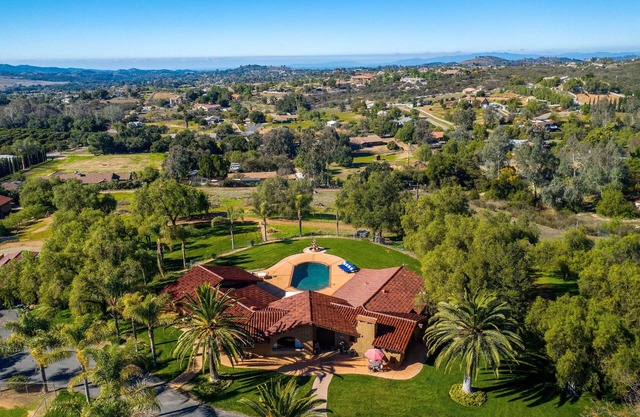 NEU! Eklektische Villa mit Adobe Horse Stables & Pool!