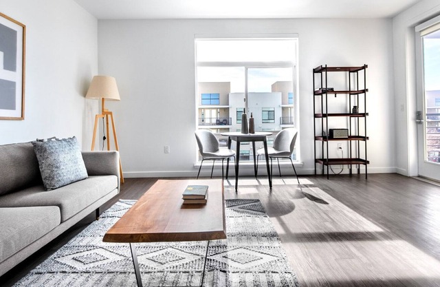 Equipped Campbell 1BR w/ Pool, Parking, walk to Groceries, by Blueground