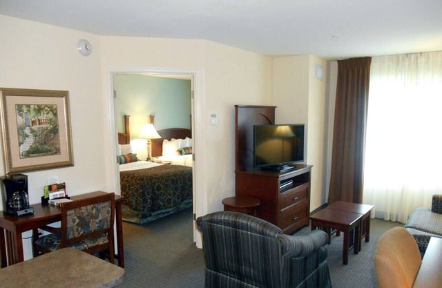 Ausgestattete Suite in der Nähe des Flughafens Savannah | Saisonaler Zugang zum Pool