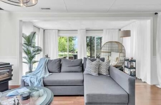 Erie Cove with Sauna (sleeps 7)