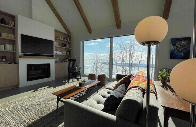 Ermitage St-Laurent 173 | Pure luxury, River view