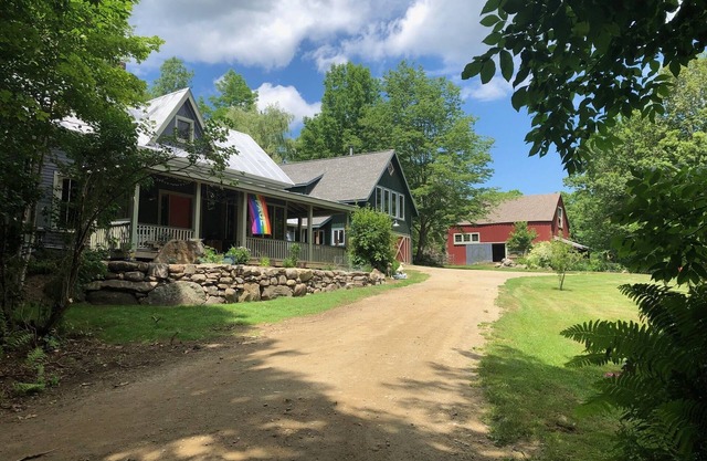 Geräumig, ruhig Carriage House In The Western Maine Vorberg. Das Hotel liegt auf 15 A
