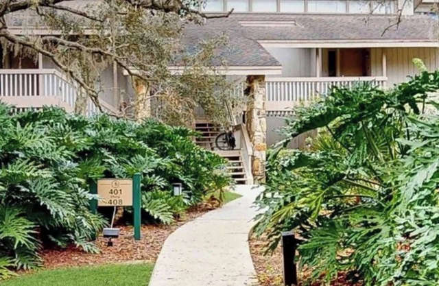 Escape City Life and Enjoy this Charming 2-Bedroom Condo Near Central Florida!