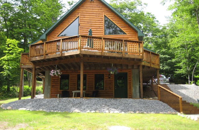 Escape & Enjoy a Cozy 3-bedroom cabin in wonderful Old Forge