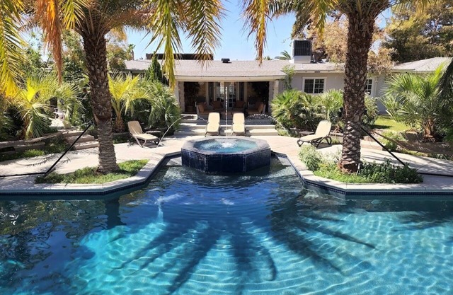 4br Villa, großer Pool, Whirlpool, Grill, absolute Privatsphäre in der Nähe der Innenstadt von Las Vegas