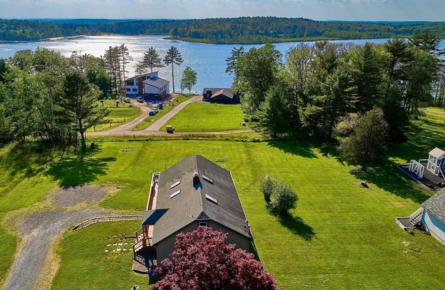 *Escape The City* | Lakefront home with hot tub and sunset views
