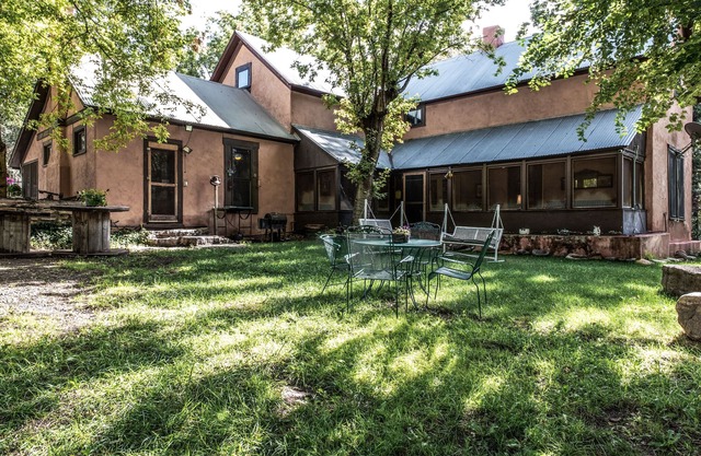 Malerisches Sheriff Brady-Haus, ursprünglich 1868 erbaut. Perfekt für Familien.