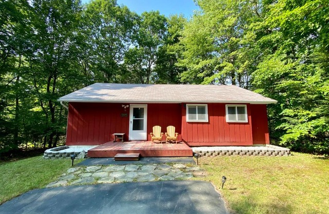 Escape to a 3-Bedroom Cabin in Lower Catskills