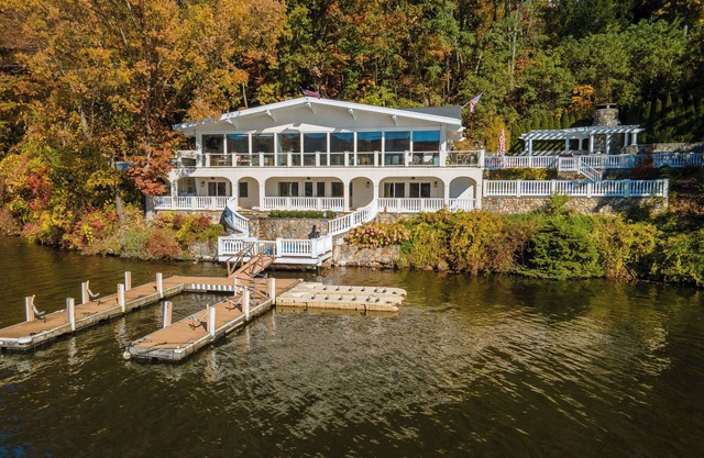Escape to a Celebrity Chef's Waterfront Lake House