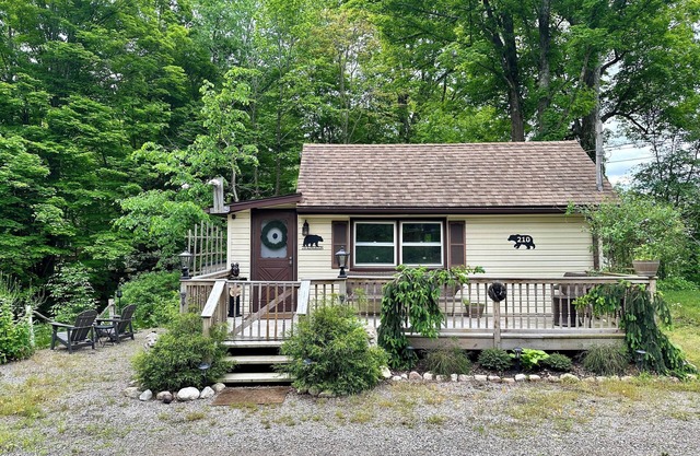 Escape to a Streamside Cabin in the Lower Catskills