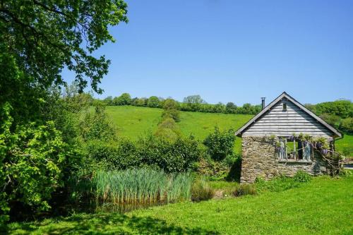 Escape To An Idyllic Countryside Couple's Retreat