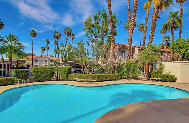 Escape to Desert Oasis - Palm Springs for a memorable vacation experience!