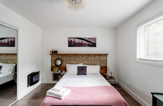 Escape to Executive Bliss: Luxurious BNB Suites Await at Our Modern Haven!