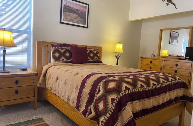 Escape to Moab's red rocks! Ideal for families or couples!