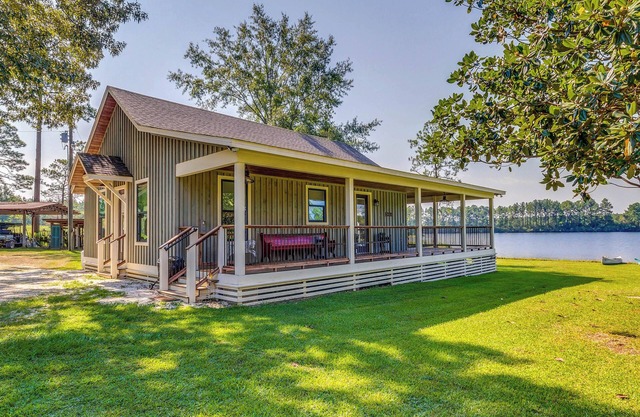 Escape to Nature: Lakefront Jay Cottage w/ Views!