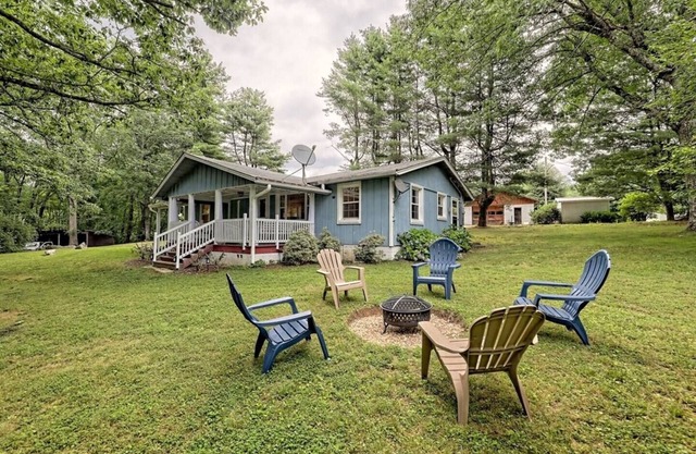 15 min to Highlands | Hiking | Pets | Playhouse