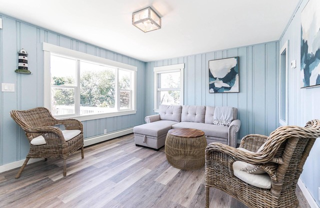Escape to Onset - Updated cottage close to beaches and boating
