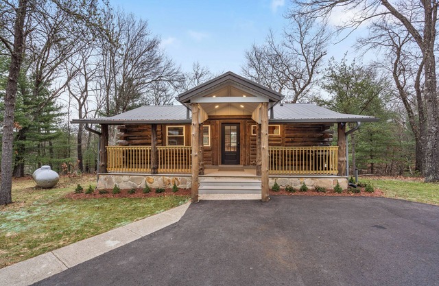 Escape to our charming cabin, where rustic elegance meets modern comfort!