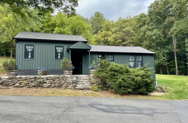 Charming Cottage in Washington Depot