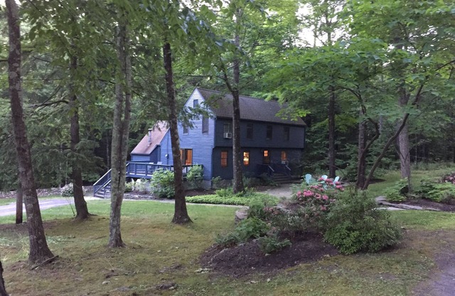 Willkommen in Camp Yorkshire, einem idyllischen Catskill Saltbox-Haus auf 30 Hektar Privatbesitz.