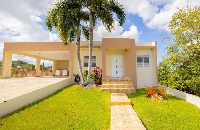"Escape to Paradise at Arenales Vacation House: Your Dream Vacation Getaway!"