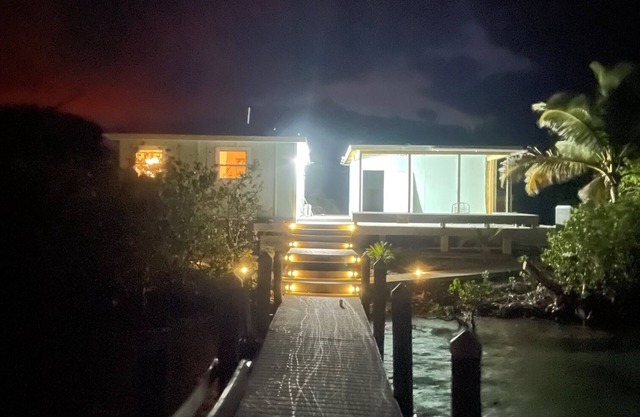 Escape to Paradise: 1-Bedroom 1 bath 2 Boat Docks with Sunrise and sunset Views!
