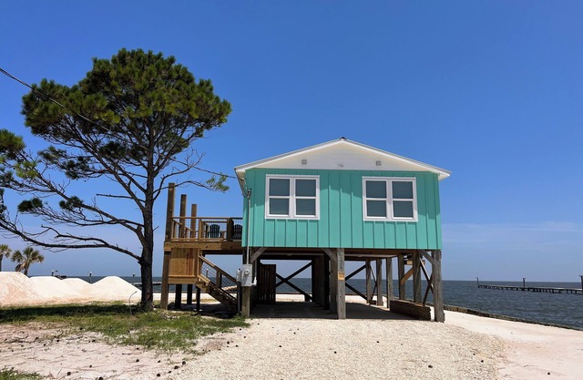 Escape to Pelican's Perch on Mobile Bay w/ Beach & Pier! Great Golfing Nearby!