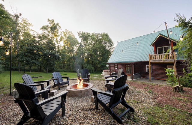 Escape to Sage Creek Cabin: 5 Acres + Privacy + Hot Tub + Fire Pit
