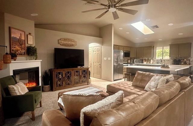 Escape to Saguaro Sunset: Luxe Boho Desert 3 bedroom Retreat w/Resort Amenities!