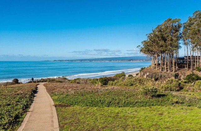 Escape to Seascape: Beach Resort 2 bed 2 bath CONDO